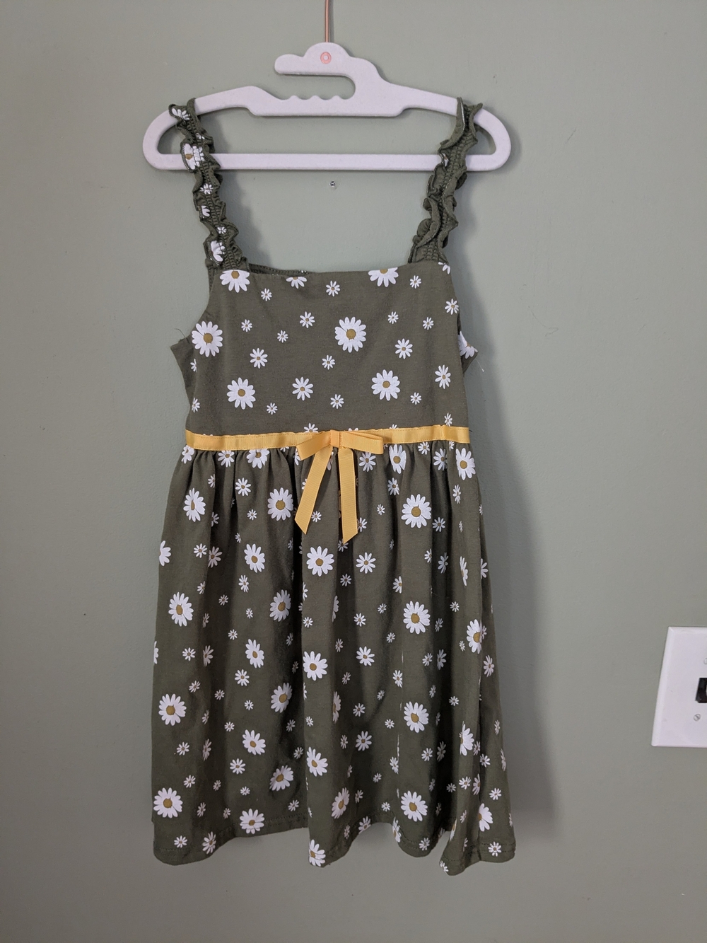 ⭐$7 WHEN BUNDLED ⭐ Blueberi Boulevard Olive Green Daisy Dress with Yellow Ribbon